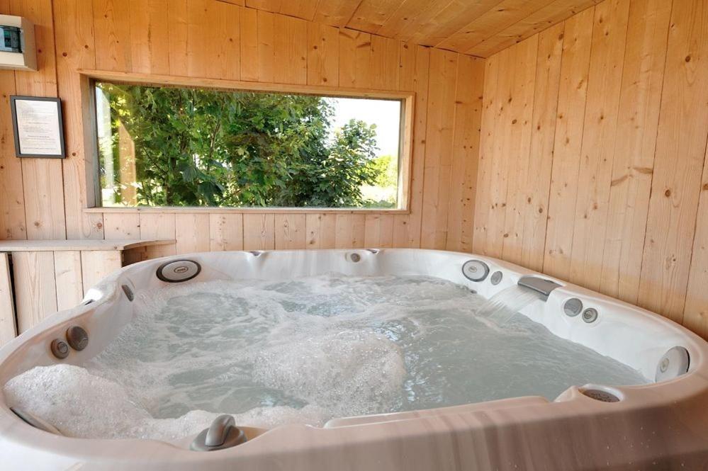 Ker Gana Sauna, Jacuzzi, Poele A Bois Plourin  Exteriér fotografie